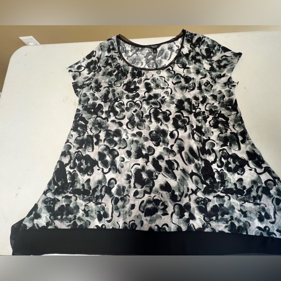 SIMPLY VERA VERA WANG GRAY/BLACK/WHITE FLORAL W/BLACK TRIM AT NECK & HEMLINE XL - Picture 1 of 9